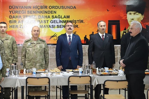 Sayın Kaymakamımız Ali Ekber ATEŞ, 34.Hudut Tugay Komutanlığının Şehit ve Gazi Aileleri için düzenlediği iftar programına katıldı. (25.04.2024)